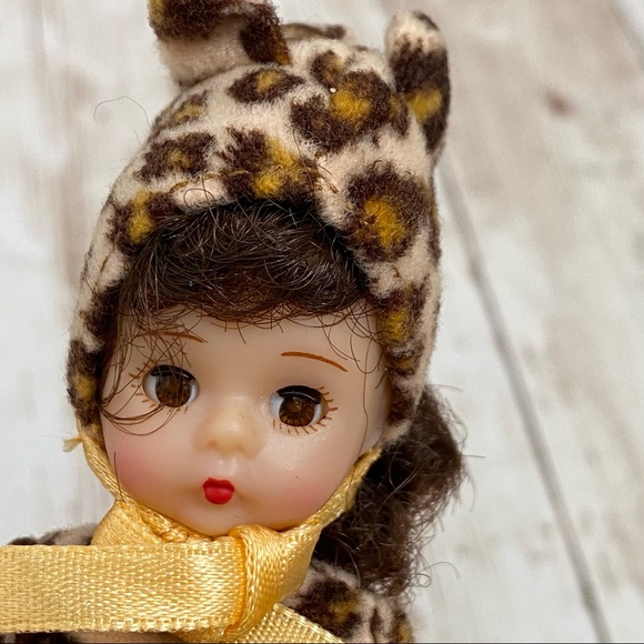 Madame Alexander Mc Donald's Exclusive Doll Halloween Leopard Costume 5" Doll - Picture 5 of 7